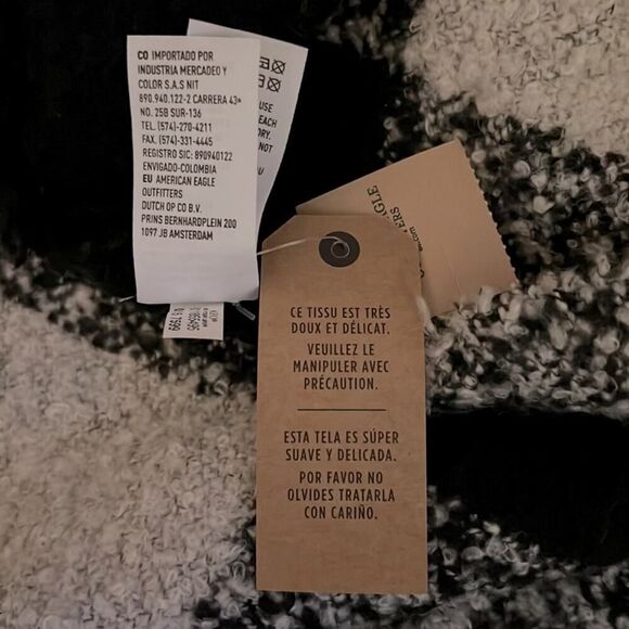 American Eagle black / white buffalo plaid XL textured blanket scarf NWT - Picture 6 of 7